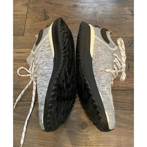 Athletic_Shoes